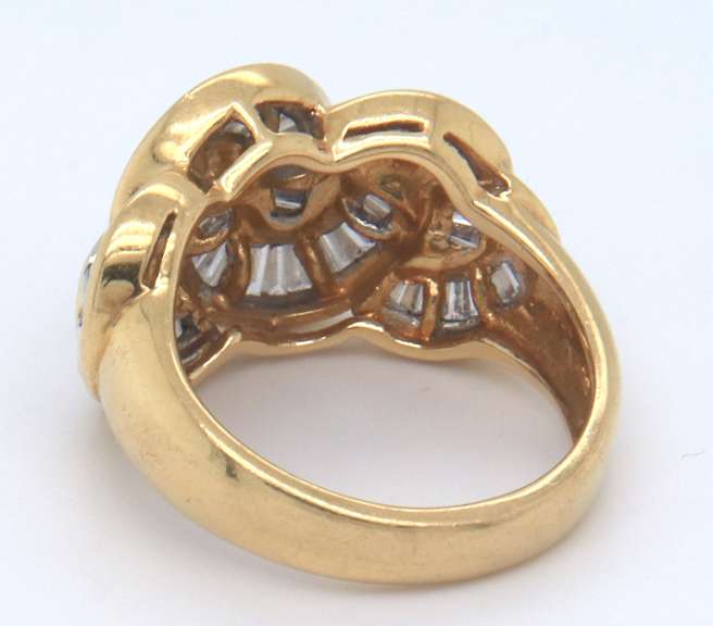 LADIES 18 KT YELLOW GOLD AND DIAMOND RING