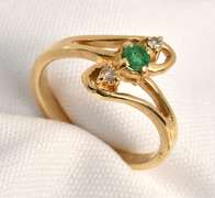 Cute Little Emerald & Diamond Ring