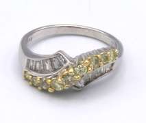 LADIES 18 KT WHITE GOLD DIAMOND RING