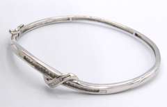 LADIES 14 KT WHITE GOLD DIAMOND BANGLE
