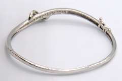 LADIES 14 KT WHITE GOLD DIAMOND BANGLE