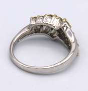 LADIES 18 KT WHITE GOLD DIAMOND RING