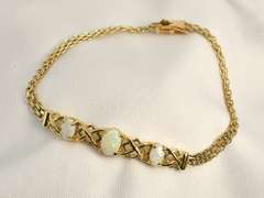 Pretty Three Opal Bracelet