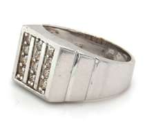 MEN'S 14 KT WHITE GOLD DIAMOND RING.