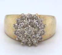 LADIES 10 KT YELLOW GOLD DIAMOND CLUSTER RING