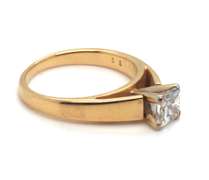 PRINCESS CUT DIAMOND ENGAGEMENT RING