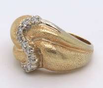 14K YELLOW GOLD DIAMOND RING.