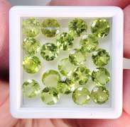 Glittering 20 piece Peridot set weighing 10.10cts