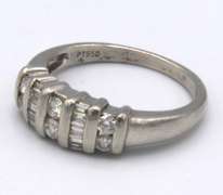 LADIES PLATINUM DIAMOND BAND