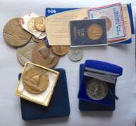 20 Assorted Mainly Patriotic US Medals