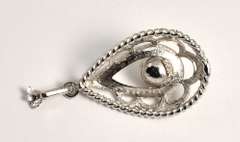 Pretty WG Pearl Pendant