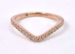 Spectalcular Ladies "V" Shaped Band Style Ring in 14K Rose Gold with Diamonds