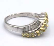LADIES 18 KT WHITE GOLD DIAMOND RING