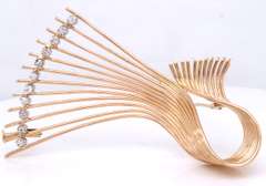 Pleasing 18kt Twist Fan Diamond Brooch