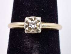 Vintage Ladies Diamond Ring in 14K Yellow Gold