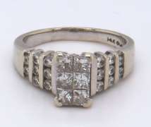 LADIES 14 KT WHITE GOLD DIAMOND RING