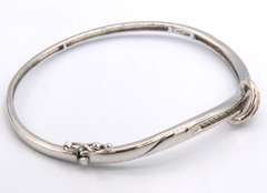 LADIES 14 KT WHITE GOLD DIAMOND BANGLE