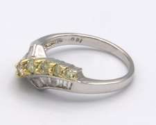 LADIES 18 KT WHITE GOLD DIAMOND RING