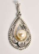 Pretty WG Pearl Pendant