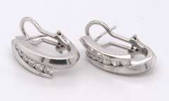 LADIES 14 KT WHITE GOLD DIAMOND EARRINGS
