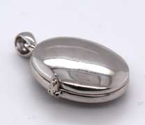 Mesmorizing Oval Locket with Cubic Zirconias
