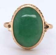 Vintage Yellow Gold Oval Jade Cab Ring