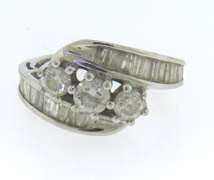 14K WHITE GOLD LADIES DIAMOND RING