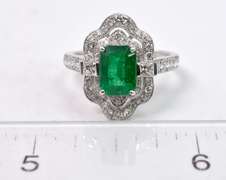 Darling 18K White Gold Ring with Emerald and Diamonds