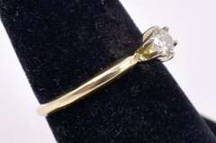 Beautiful Diamond Set in Ladies 14K Yellow Gold Engagement Ring