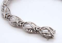 LADIES 14K WHITE GOLD AND DIAMOND BRACELET