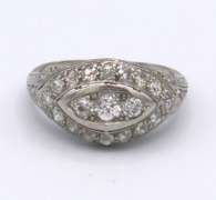 LADIES PLATINUM ANTIQUE DIAMOND RING