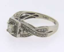 LADIES 14KT WHITE GOLD DIAMOND RING