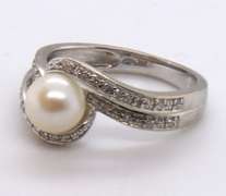 Elegant White Gold Crossover Pearl and Diamond Ring