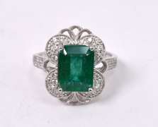 Radiant Lady's Platinum Ring with Emerald and Diamonds
