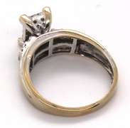 LADIES 14 KT WHITE GOLD DIAMOND RING.