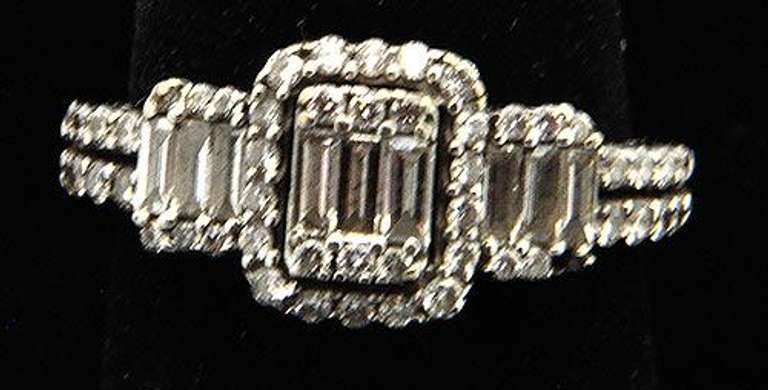 LADIES 14 KT WHITE GOLD DIAMOND ENGAGEMENT RING