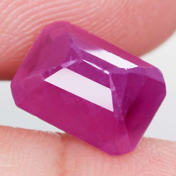 Eye catching 4.46ct UNHEATED emerald cut Ruby