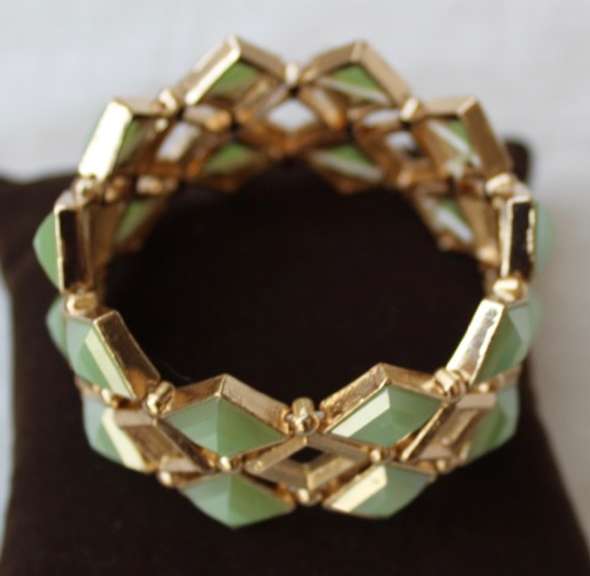 An Astonishing Golden  Color Stretch Bracelet