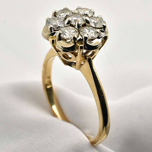 Glittery Traditional 7 Diamond Cluster Ring