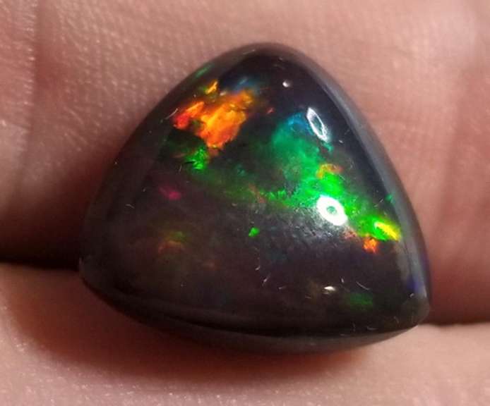 Gorgeous 8.59ct black Welo Opal