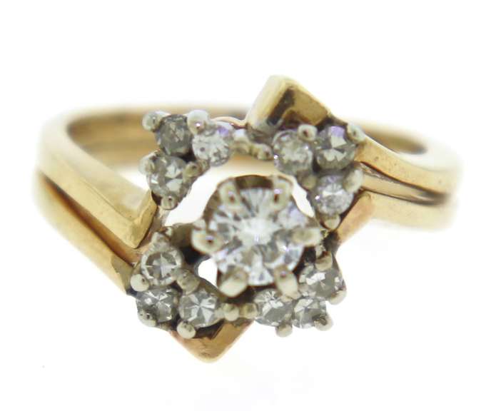 Stunning Round Brilliant Cut Center w Diamond Guard Ring