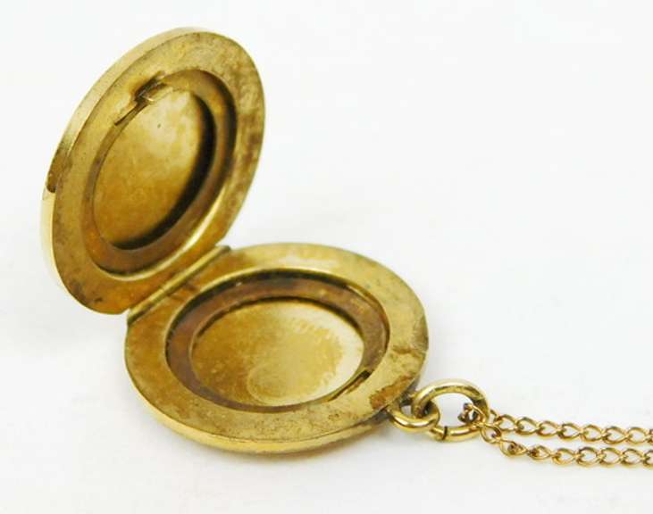 Very Pretty Vintage Gold-Filled Locket & Chain