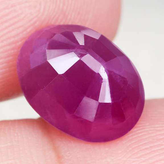 Heavy 6.20ct UNHEATED violet red Ruby