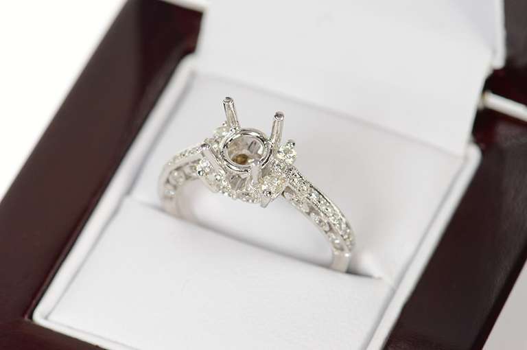 18K White Gold 0.43 Ctw 6.5mm Diamond Semi Mount Engagement Ring