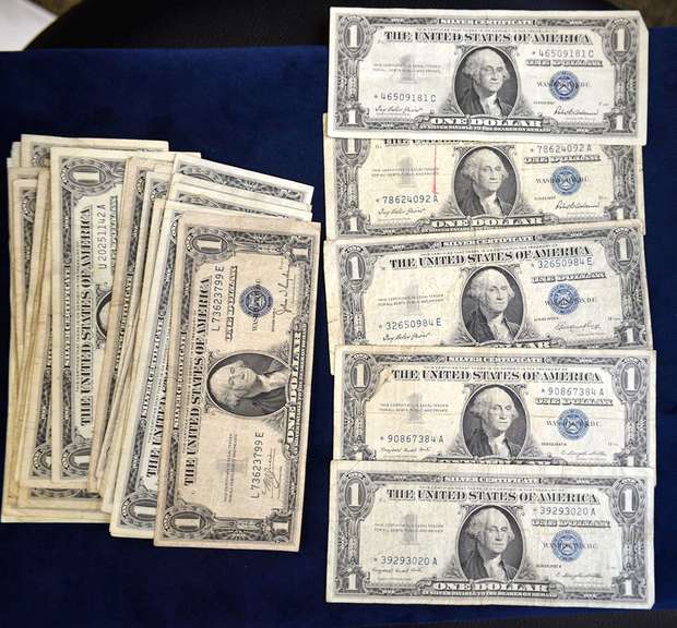Lot Of 30 1 Dollar Silver Certificates