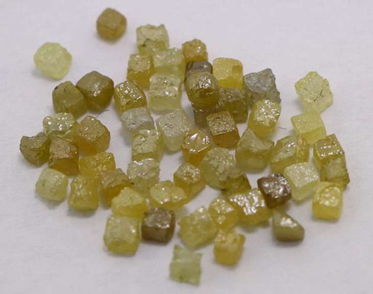 Fancy color 2.59ct square cut Diamond set