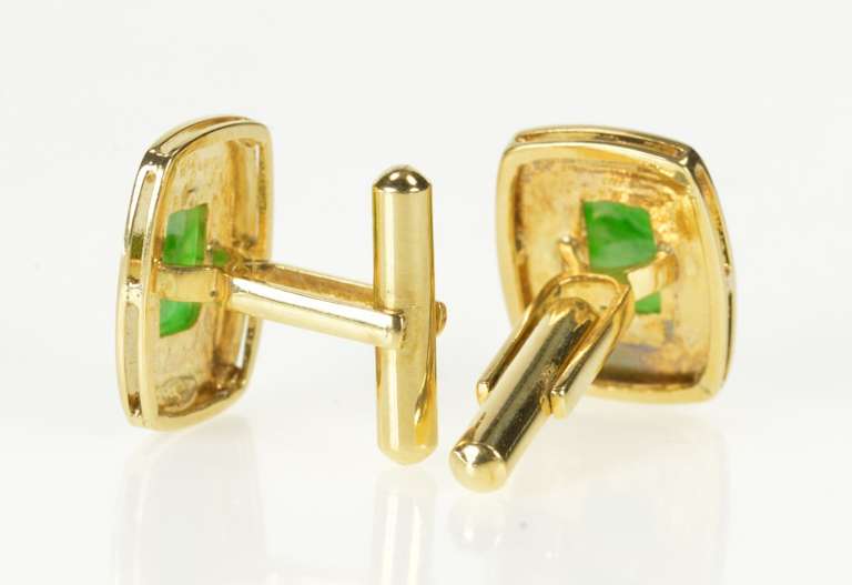18K Yellow Gold Retro Jade Ornate Rounded Men's Cuff Links