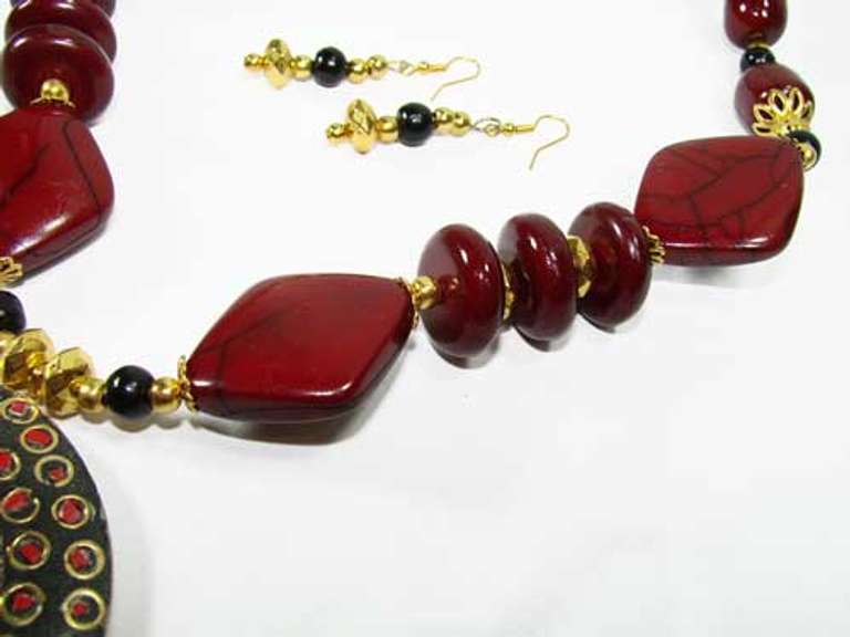 Gorgeous Ethnic Art Handcrafted Beaded Necklace Set