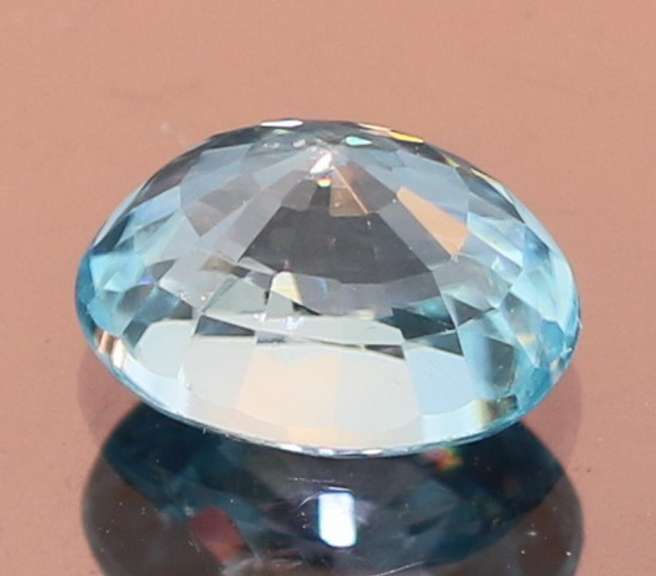 Super glittering! 2.44ct bi-color Cambodian Zircon