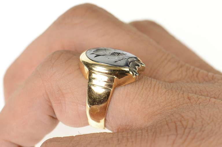 10K Yellow Gold 1960's Carved Horseshoe Hematite Men's Ring